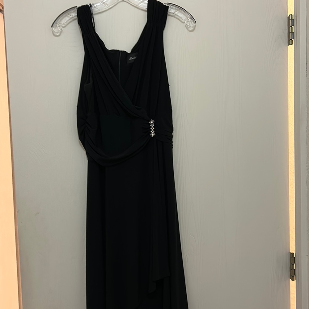 Black sleeveless mid length